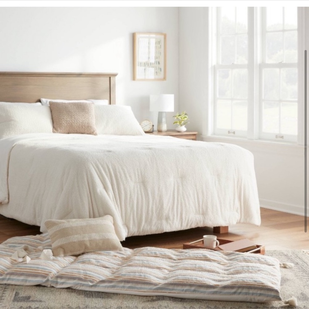Threshold clipped stripe lounge pillow oversized, NWOT